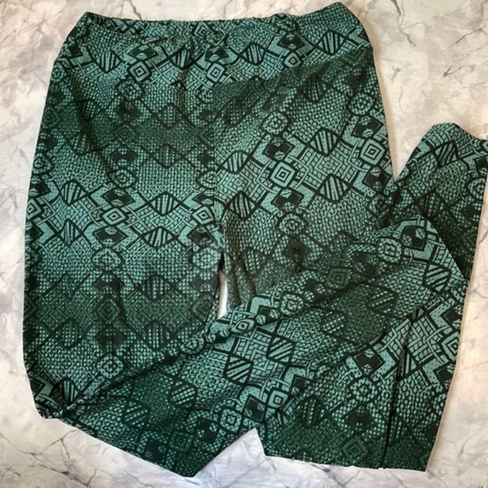 LuLaRoe T&C Green Aztec Leggings
